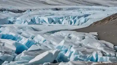 Top 7 de los Glaciares Más Grandes del Hemisferio Norte que Debes Conocer