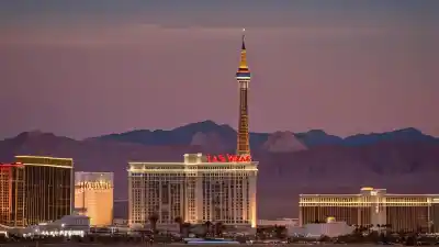 Top 10 de los Hoteles Más Grandes de Las Vegas: Colosos del Desierto