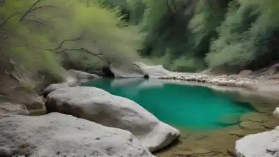 Top 7 de Piscinas Naturales en Granada: Refrescantes Oasis de Agua Pura