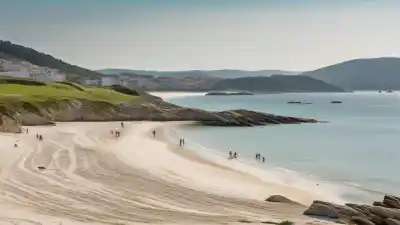 Top 5 de las Playas Más Cálidas de Galicia: Arenales Paradisíacos para Bañarse Sin Tiritar