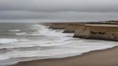 Top 5 de las Playas Más Peligrosas de Cádiz: Conoce sus Riesgos Ocultos