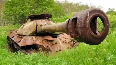 Los 7 tanques abandonados más sorprendentes del mundo que te dejarán boquiabierto