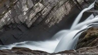 Top 7 de las cascadas más extrañas del mundo que desafían la lógica