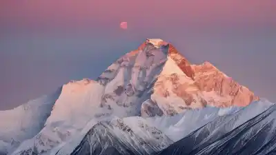 Top 5 de las Montañas Más Altas de Kazajistán: Gigantes de Asia Central