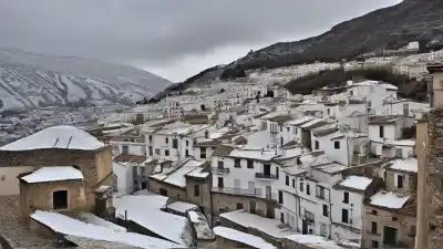 Top 5 de las Ciudades Más Frías de Andalucía: Descubre el Hielo en el Sur