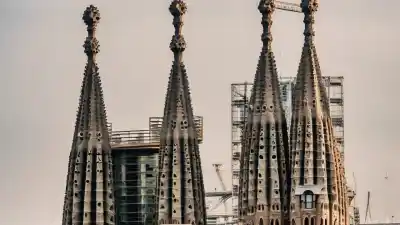 Top 5 de las Ciudades Más Grandes de Cataluña: Población y Poderío Urbano