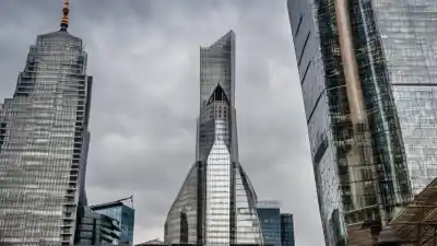Top 5 de los Rascacielos Más Altos de Frankfurt: Los Gigantes de la Capital Financiera