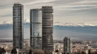 Top 5 de los Edificios Más Altos de Granada: Rascacielos que Dominan el Cielo Nazarí