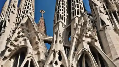 Top 10 de los Edificios Más Emblemáticos de España que Tienes que Visitar