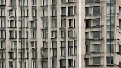 Los 7 Edificios Más Feos de Europa: Polémica en Hormigón y Cristal