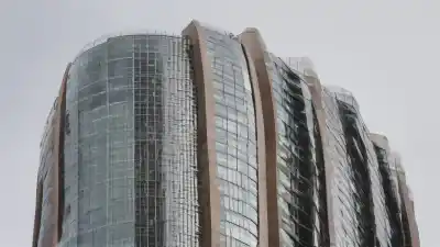 Top 10 de los Edificios Más Grandes de España: Gigantes de Acero y Cristal