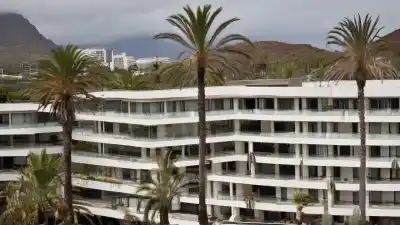 Top 5 de los Edificios Más Grandes de Canarias: Gigantes de Arquitectura