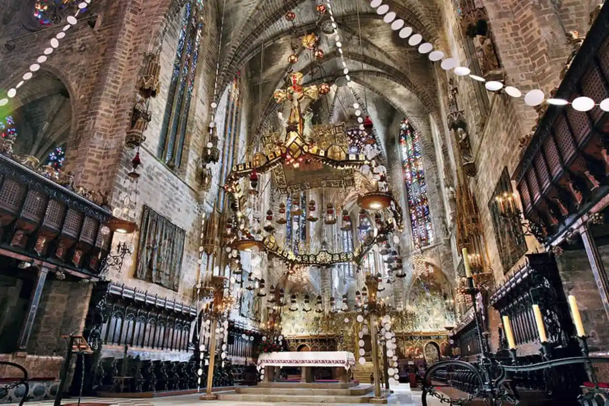 baldaquino-altar-mayor-catedral-de-mallorca-gaudi